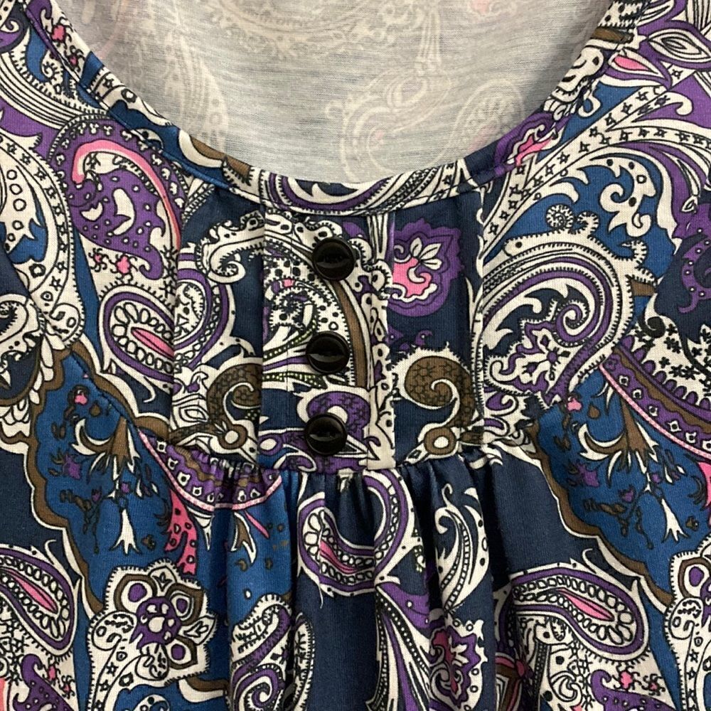 💙🦋A colorful paisley style tank. The colors go together beautifully!! - Picture 4 of 5